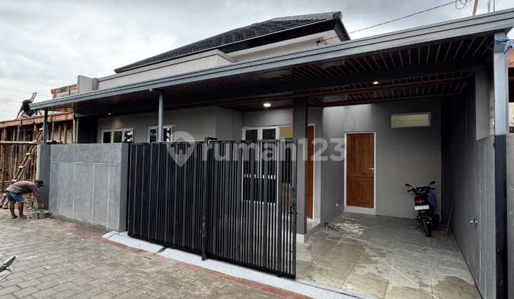 Rumah Baru Proses Bangun 3Menit Bandara Adisucipto 100Meter Jasol