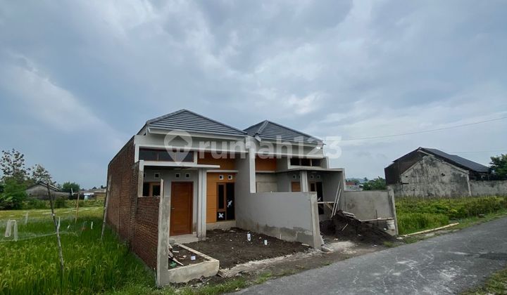 Scenic Rice Field View House 400 million, 10 minutes to Yogyakarta City