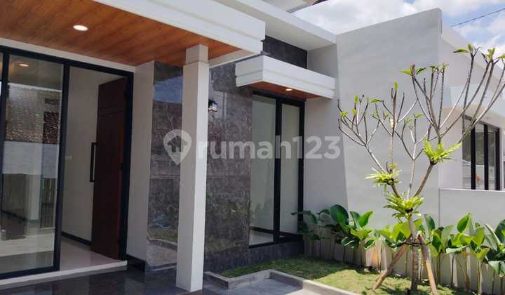 Ready-to-Occupy House High Ceiling Design Limasan 10 Minutes to UII Campus 2