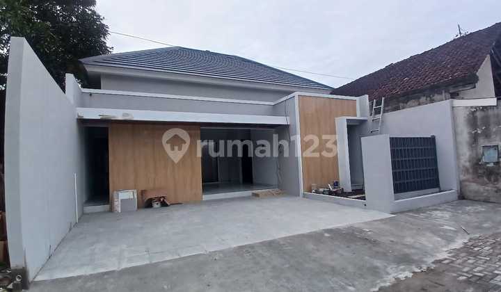Rumah Mewah 800jtan Dekat Stadion Maguwoharjo Rumah Mewah 800jtan Dekat Stadion Maguwoharjo