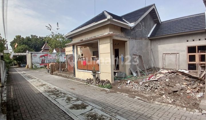 Nice House 5 Minutes to Maguwoharjo Standard, Passing Car Access. 2