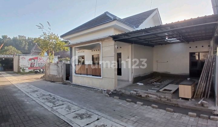 Nice House 5 Minutes to Maguwoharjo Standard, Passing Car Access.