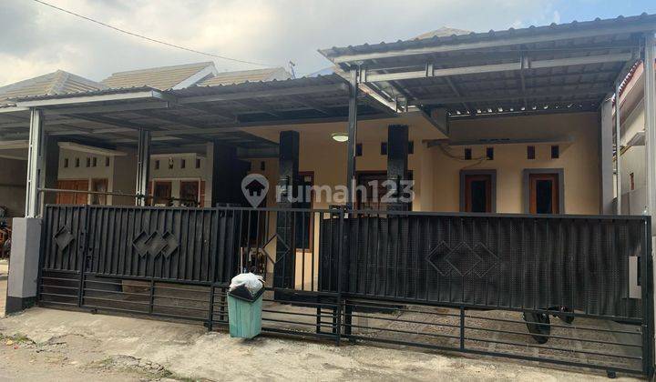 Rumah Besar Tanah Luas Dekat Blok O Berbah Carport Mobil 1