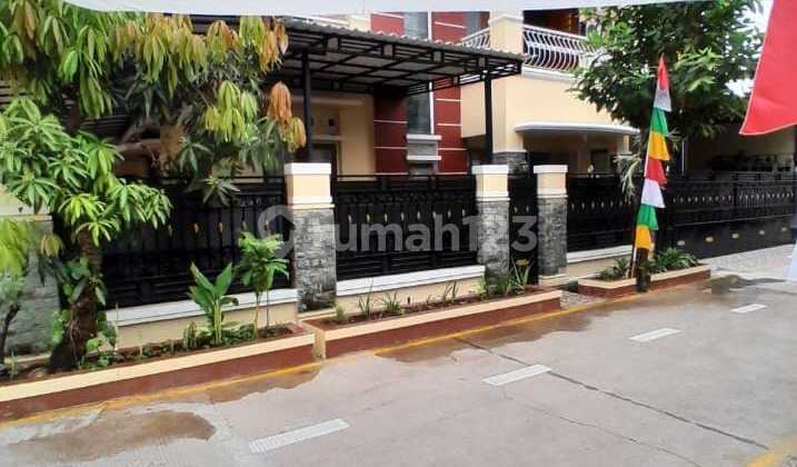 Dijual Cepat Rumah Modern Nan Elegan 2 Lantai Model Klasik Mediterania Full-frurnished Di Taman Narogong, Bekasi Timur