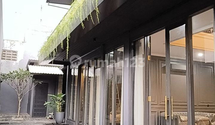 Dijual Rumah Mewah Dengan Fasilitas Kolam Renang Dalam Komplek Di Billymoon Jakarta Timur