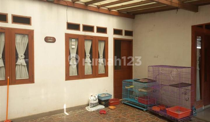 Rumah gandeng 2 laintai siap huni strategis di Pekayon Jaya Bekasi 2