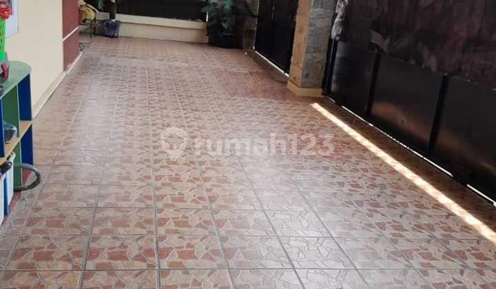 Dijual Cepat Rumah Modern Nan Elegan 2 Lantai Model Klasik Mediterania Full-frurnished Di Taman Narogong, Bekasi Timur 2