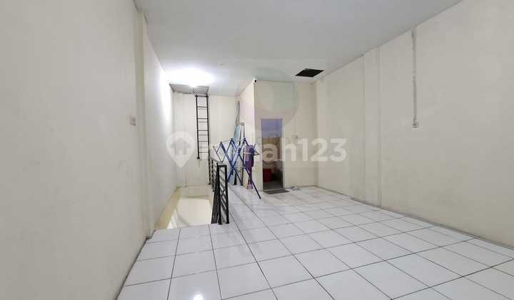 *Price Reduced* For Sale: 3-Story Shop House in Prumnas Klender, East Jakarta, on a Busy Roadside with High-Access Traffic *Price Reduced* For Sale: 3-Story Shop House in Prumnas Klender, East Jakarta, on a Busy Roadside with High-Access Traffic
