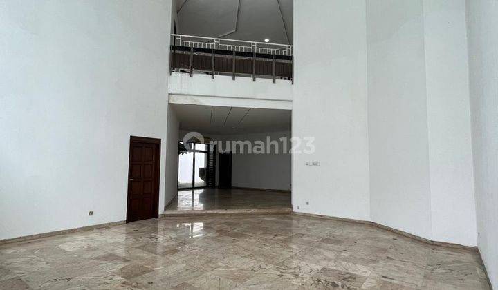 Rumah Mewah di Bangka, Jakarta Selatan, Ada Kolam Renang, Tidak Banjir. 2