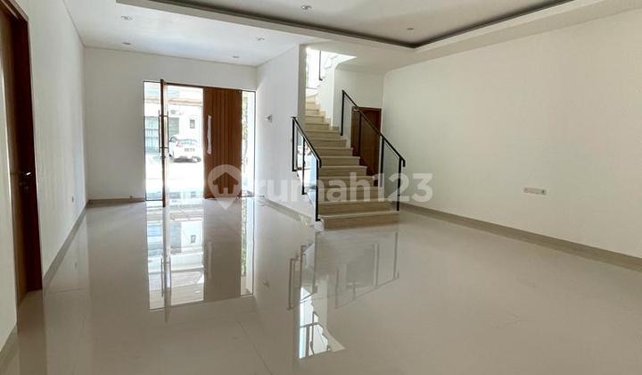 Dijual Rumah LUX Singgasana Pradana Cluster Bagus  2