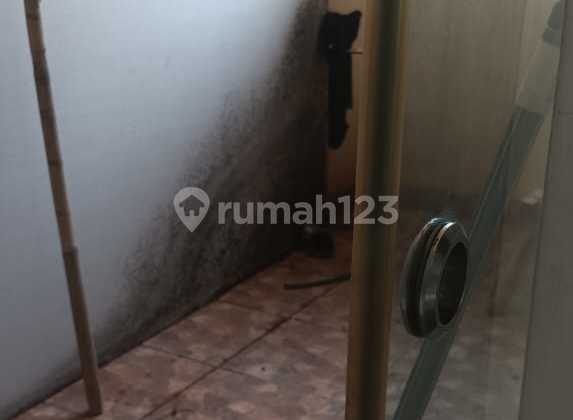 Disewakan Rumah 2 Lantai di Suvarna Sudah Ada Kitchen Set Siap Huni 2