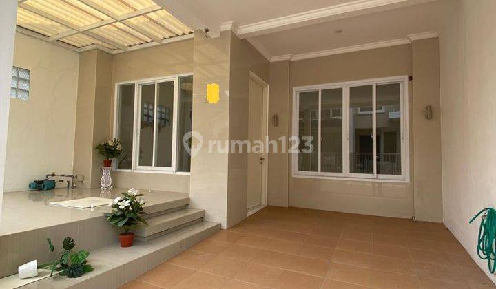 Rumah Baru Semi Furnished SHM di Perumahan Pakuwon City Cluster Depan , Surabaya 2