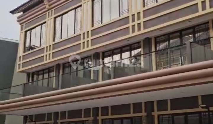 Ruko 3 Lantai Shm Parkir Luas Di Tangerang Jl