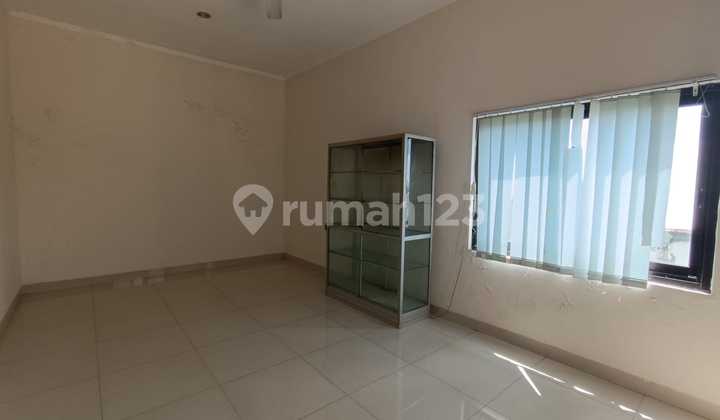 Rumah Lantai 2 Dalam Komplek Perumahan di Ubung Jl 2