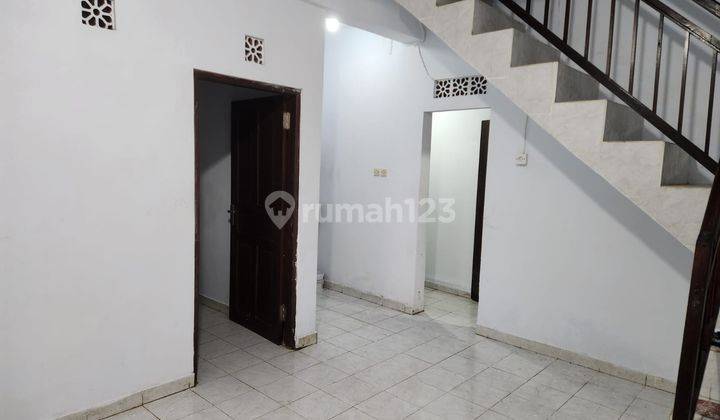 Disewakan Rumah Lantai 2 Plus Toko Di Mahendradata Jl 1