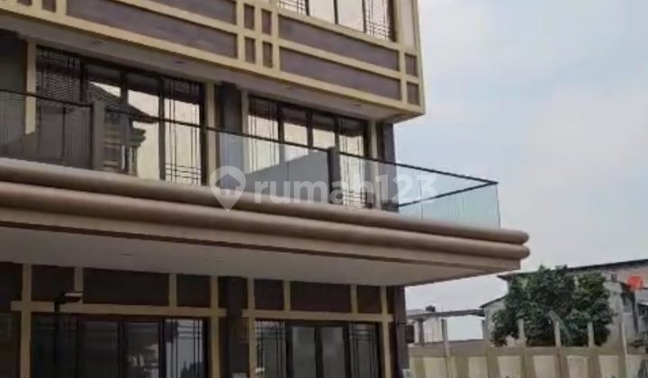 Ruko 3 Lantai Shm Parkir Luas Di Tangerang Jl