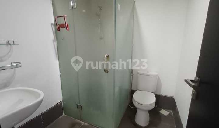 Rumah Lantai 2 Furnish Hadap Utara di Sunset Road Cn/Liz