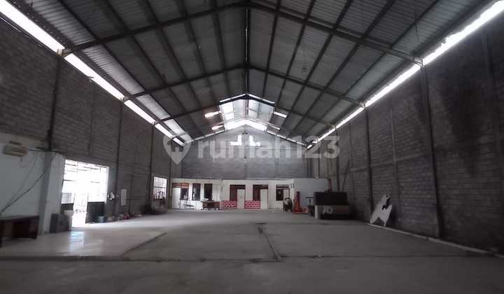 Ready-to-Live Warehouse on West Gatsu Main Road