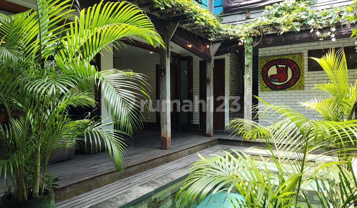 Balinese Classic Semi Joglo Furnished Villa in Pererenan