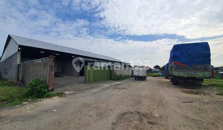 Gudang Besar Akses Tronton di Area Pergudangan Denpasar Gudang Besar Akses Tronton di Area Pergudangan Denpasar