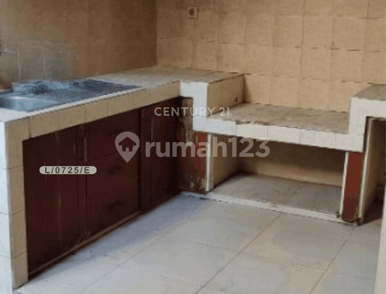 House with a Strategic Location on Pasir Salam Street, Bandung