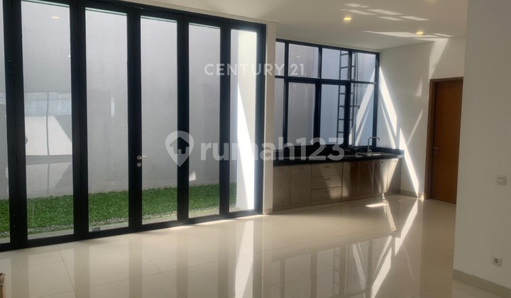 Ready-to-occupy and strategic new house in Setiabudi, Bandung. 2