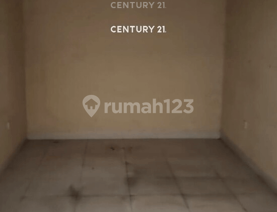 House with a Strategic Location on Pasir Salam Street, Bandung 2