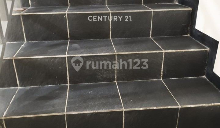 Ready-to-Use and Strategic 3-Storey Shophouse in Lengkong, Bandung 2