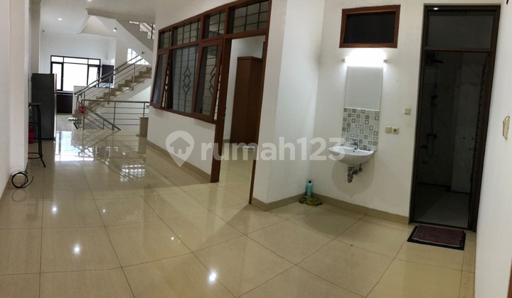 Strategic Commercial Building in the Center of Bandung City, ABC Street.