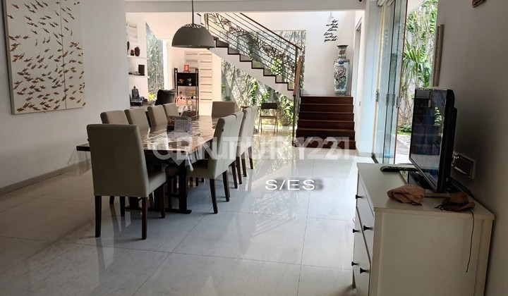 Rumah Lux Siap Huni Luas Besar Lokasi Pusat Kota Rumah Lux Siap Huni Luas Besar Lokasi Pusat Kota