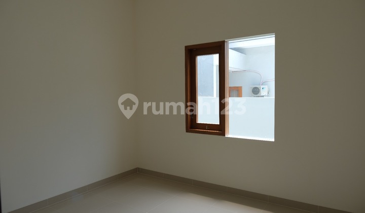 Rumah Modern, Dekat Jalan Magelang, KPR Dibantu Sampai Acc