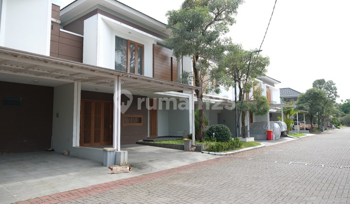 Desain Modern, Hunian Nyaman, 15 Menit Rsup Dr. Sardjito