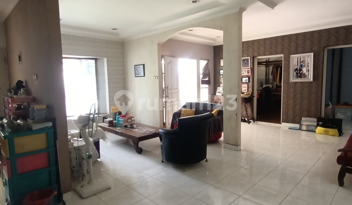 Dijual Cepat Rumah Luas 2 Lantai Di Graha Raya 1