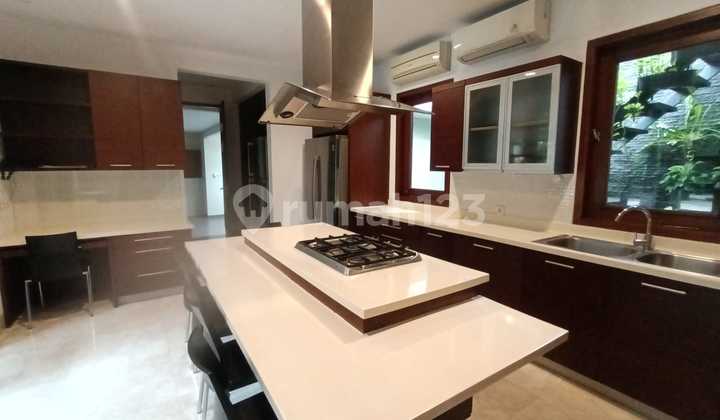 Rumah Mewah Tropical House dengan Swimming Pool dan Jacuzzi di Cilandak Jakarta Selatan 2