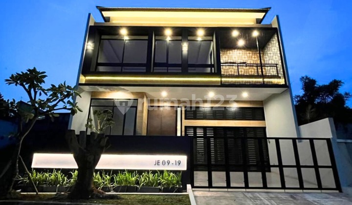 Rumah Modern Tropikal House Siap Huni di Bintaro dengan Private Pool 2