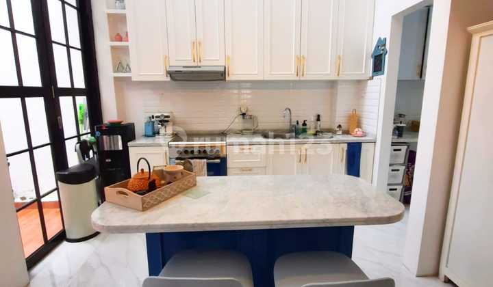 Dijual Cepat Rumah Bagus Minimalis 3 Lantai Di Graha Raya 2