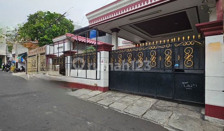 Dijual Rumah Dengan Lahan Luas Di Kebon Jeruk Jakarta Barat Dijual Rumah Dengan Lahan Luas Di Kebon Jeruk Jakarta Barat