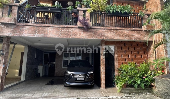 House in a Strategic Location Near MRT Pondok Labu.