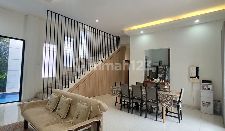 Rumah Besar Siap Huni Premium 3,5 Lantai dengan Private Pool 2