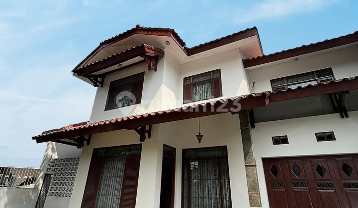 Spacious Ready-to-Occupy House for Sale in Pondok Indah, South Jakarta Spacious Ready-to-Occupy House for Sale in Pondok Indah, South Jakarta