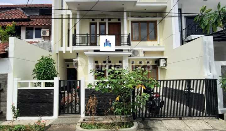 Rumah Bagus 2,5 Lantai Pondok Kelapa, Jakarta Timur 1