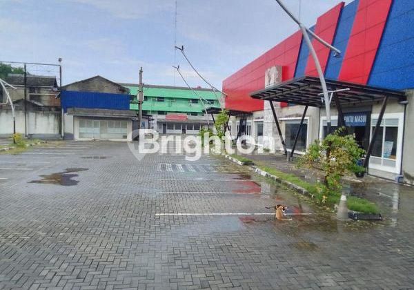 TANAH DAN BANGUNAN EX SHOWROOM DI CENGKARENG ADA IMB BANGUN HOTEL 10 LANTAI