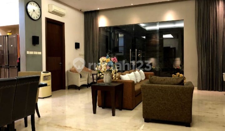 Dijual Rumah Pik1 Luas 324M2 Furnish 2,5Lantai SHM Hadap Utara