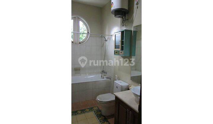 Rumah 4 Lantai di Bendungan Hilir, Semi Furnished 2