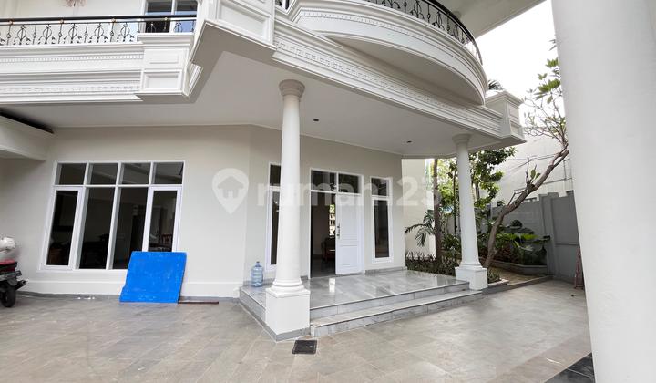 House for Rent in Cilandak, South Jakarta – Strategic Location, Swimming Pool, and 4-Car Garage