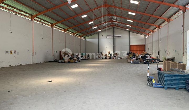 For rent: 1200 m2 warehouse ready for use in Kediri city. For rent: 1200 m2 warehouse ready for use in Kediri city.