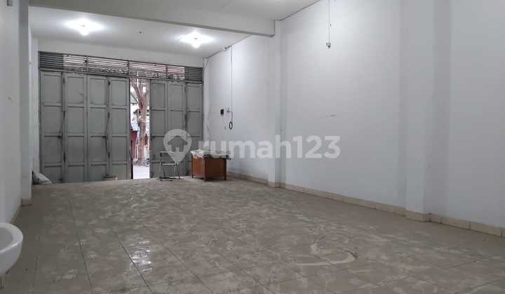 Disewakan/ Dijual Ruko Siap Pakai di Jalan Bahagia Cirebon