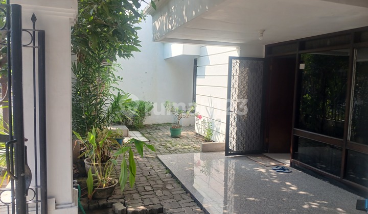 For sale. Quick sale. SHM house in Manyar Tirtoyoso, north side, 1 floor, good condition, classic style. For sale. Quick sale. SHM house in Manyar Tirtoyoso, north side, 1 floor, good condition, classic style.