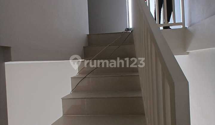 Dijual Rumah Baru 2 Lt Shm.medokan.ayu 2