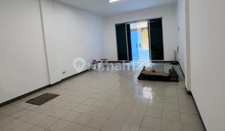 For Sale: Affordable 3-Story Shop House in Jemursari For Sale: Affordable 3-Story Shop House in Jemursari